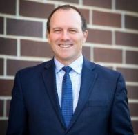 Kevin Burns :